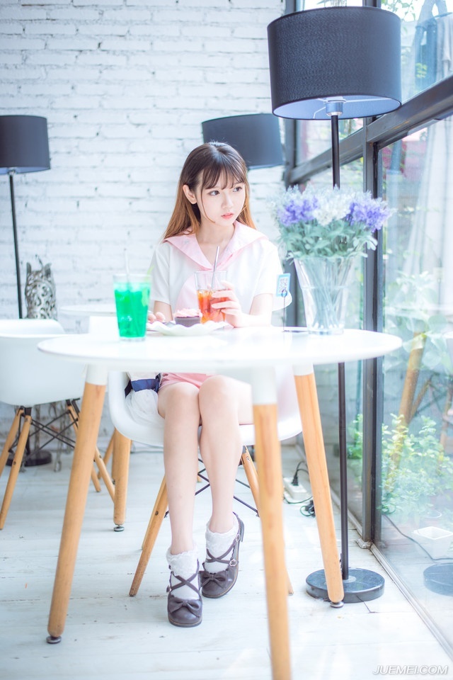 我们从忧患中学得智慧，苦痛中炼出美德来。